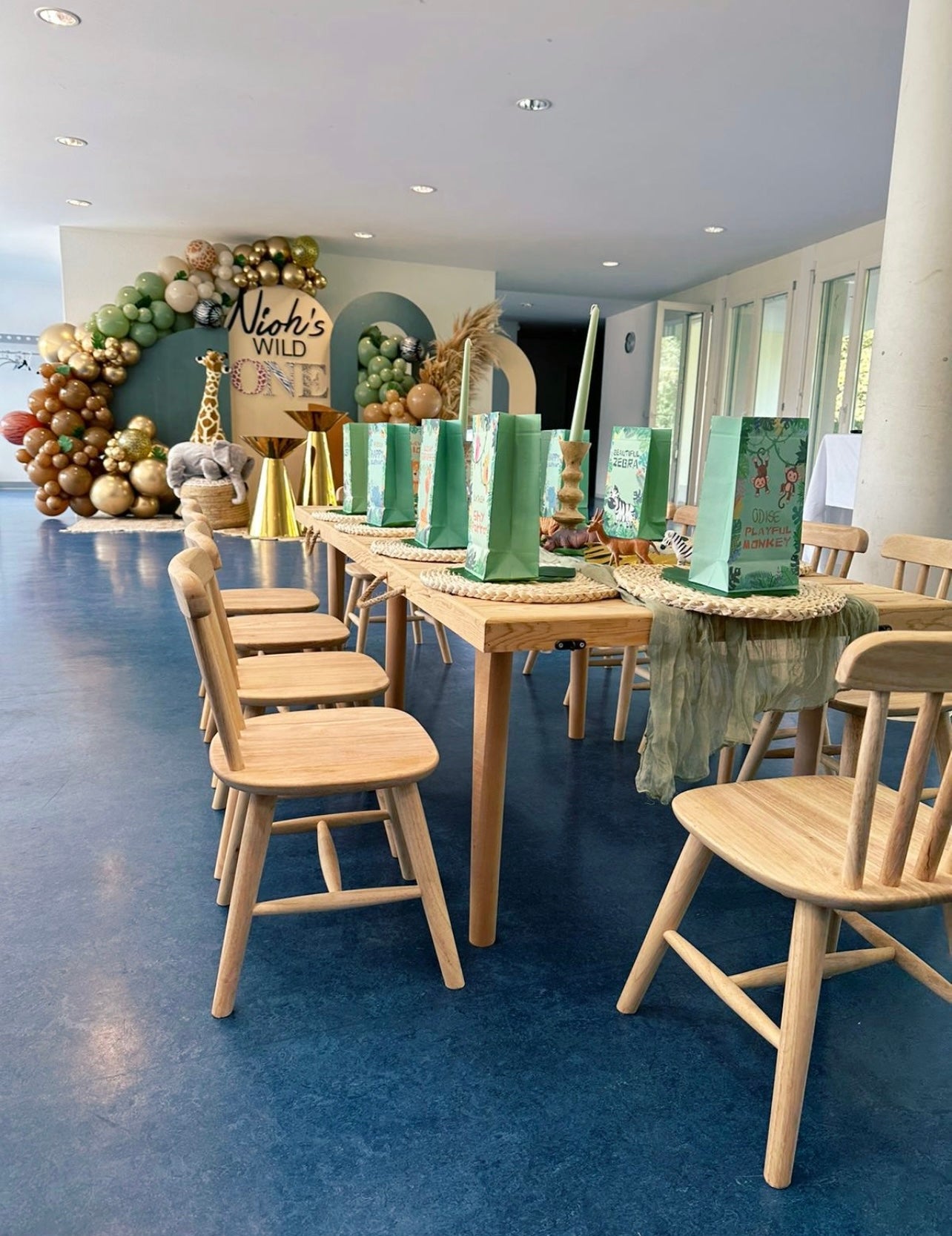 Hochwertiger Kindertisch aus Holz – Forest Events